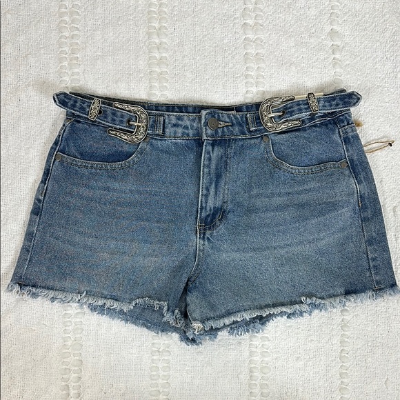 NET Austin Landing Double Silver Buckle Western Denim Shorts Size 11 - Picture 1 of 6